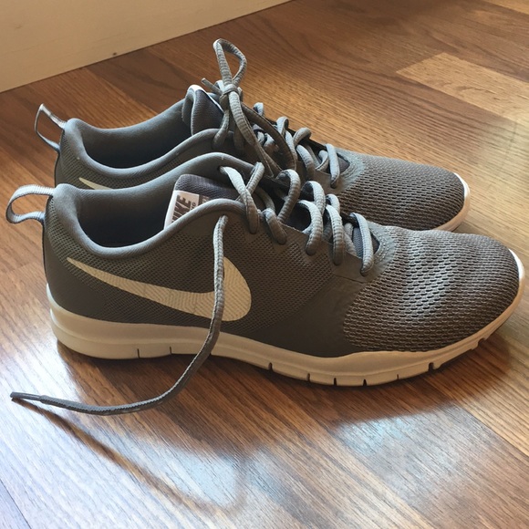 nike flex essential women's grey